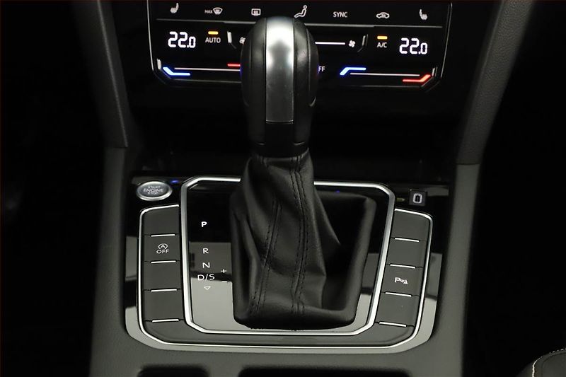 Volkswagen Passat (2021) Elegance 2.0 TDI - fotka 15 z 18
