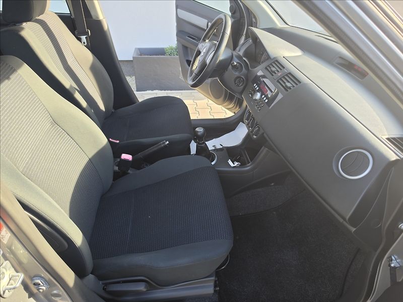 Suzuki Swift 1,3 i 67KW KLIMA ALU STK - fotka 28 z 44
