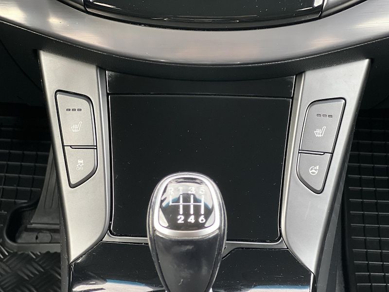 Hyundai i40 1.7CRDi NAVI KAMERA TEMPOMAT - fotka 25 z 46