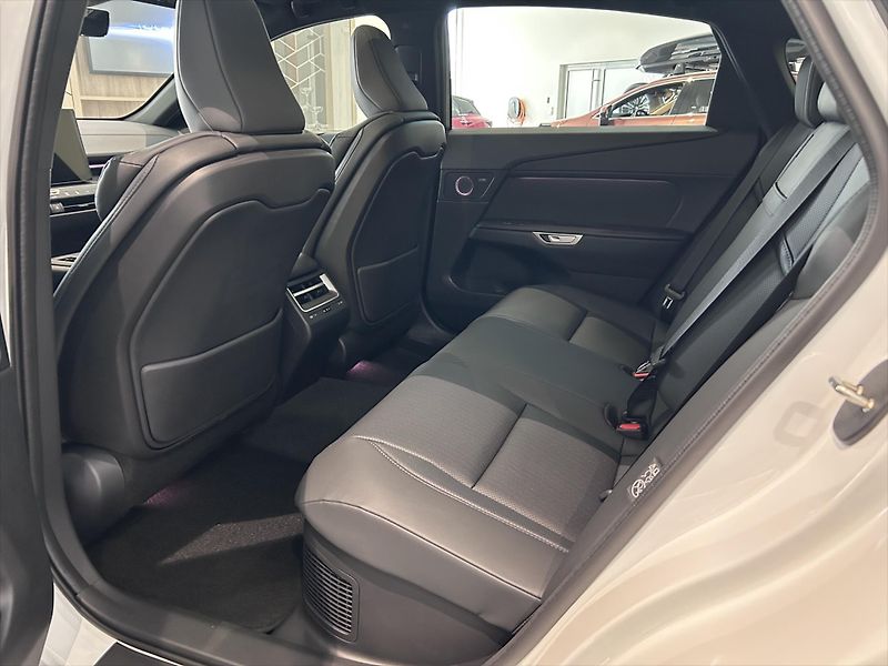 Lexus ES 300h (2026) 2.5   Prestige + Paket Top - fotka 10 z 10