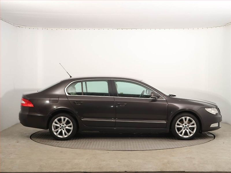 Škoda Superb (2009) 2.0 TDI, Xenony, Tempomat - fotka 6 z 13