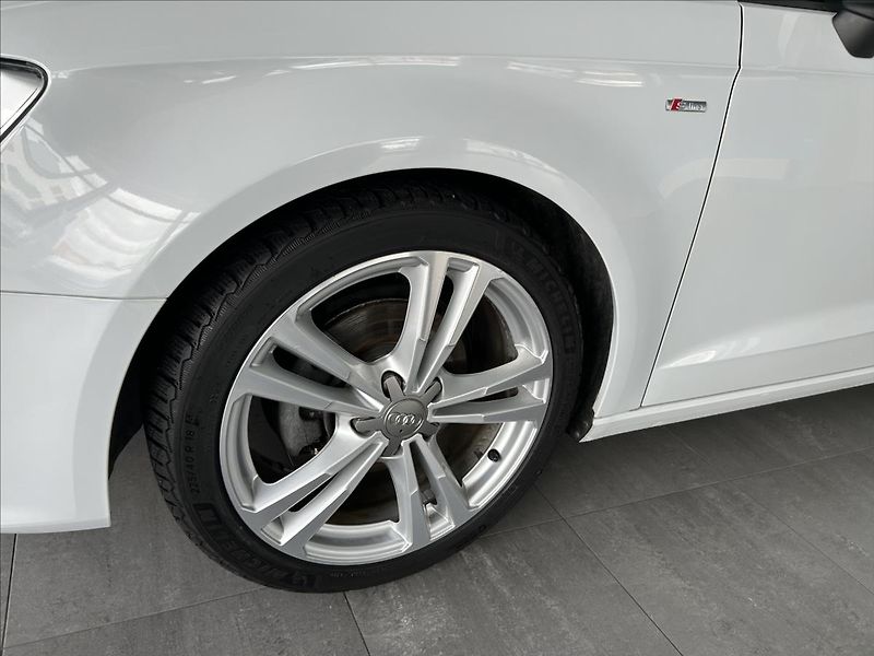 Audi A3 2,0   TDI 110kW,S-LINE,SPORTBA - fotka 33 z 35