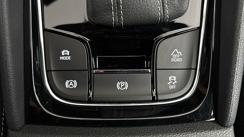 Škoda Kodiaq 2.0 TDI DSG 4x4 Sportline Excl - fotka 26 z 32