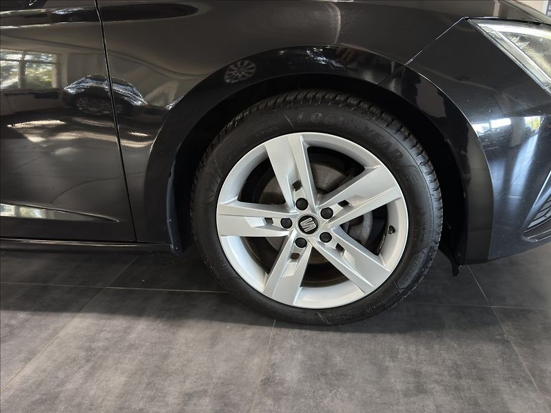 Seat Leon 2,0   TDI FR 110KW VIRTUAL ACC - fotka 39 z 42