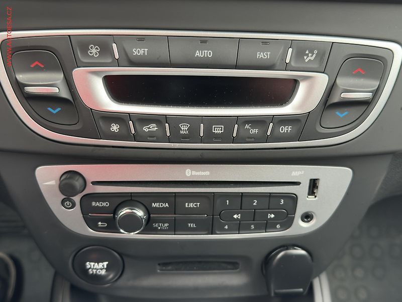 Renault Mégane (2014) 1.6dCi, ČR, AC, tempo, park - fotka 16 z 19