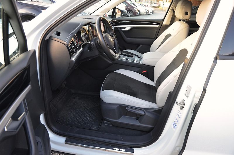 Volkswagen Touareg (2020) 3.0 TDi 200kW 4x4 / ČR / TAŽNÉ - fotka 20 z 44