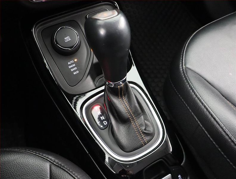 Jeep Compass (2019) 1.4 MultiAir, 4X4, Automat - fotka 13 z 25