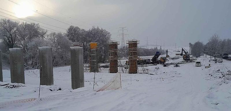 Stavba dálnice D6 na hranici Ústeckého a Karlovarského kraje.