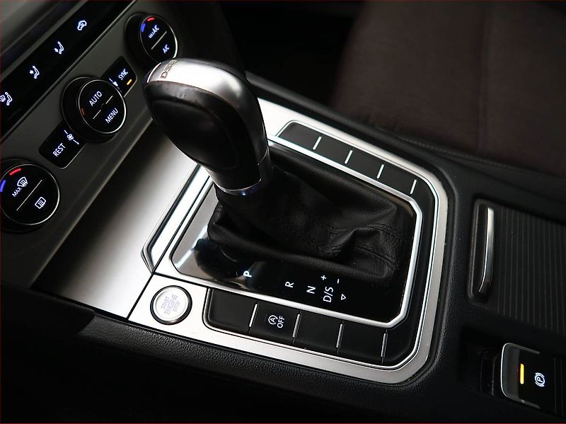 Volkswagen Passat (2015) 2.0 TDI, Automat, Navi - fotka 13 z 18