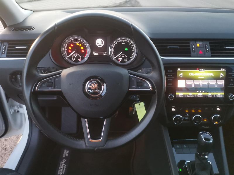 Škoda Octavia 2,0TDI DSG 110kW ACC STYLEPLUS - fotka 45 z 87