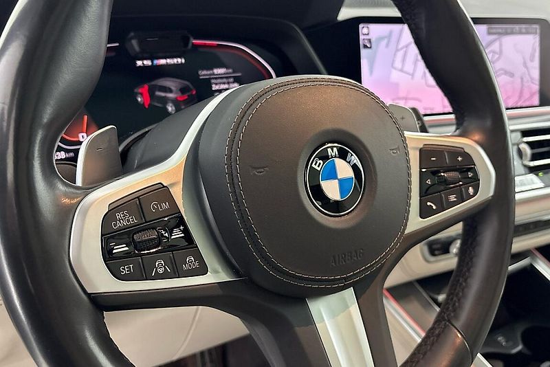BMW X5 M50i - fotka 26 z 30