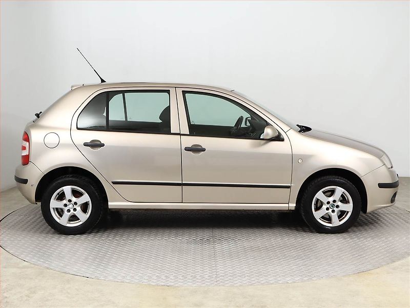 Škoda Fabia (2005) 1.2 12V, Klima, zamluveno - fotka 6 z 12