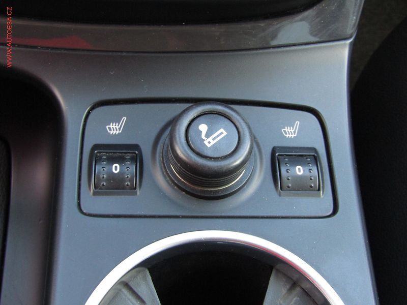 Ford Kuga (2013) 2.0 TDCi 4x4, AT, xenon - fotka 14 z 21