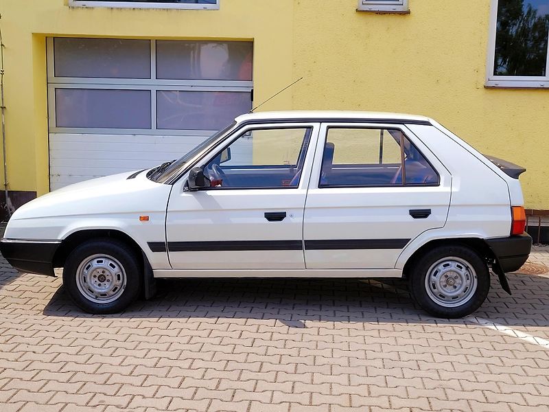 Škoda Favorit 135L,CZ, 1.majitel, GARÁŽOVANÝ - fotka 19 z 50