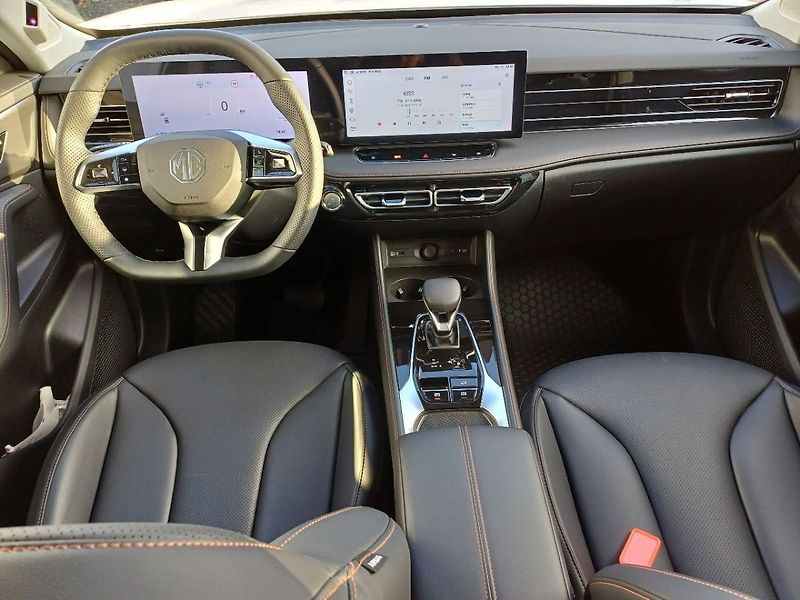 MG HS Exclusive 1,5 TGI 125 kW FWD 7 - fotka 2 z 16