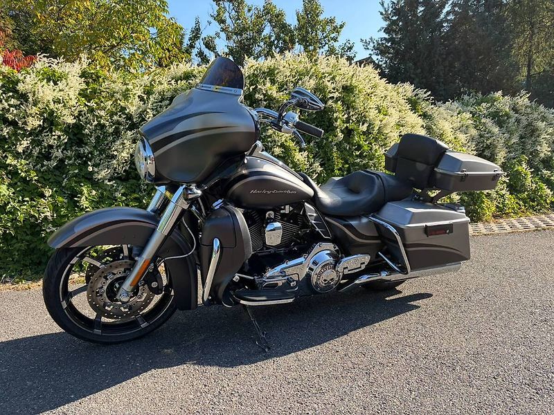 Harley-Davidson FLHX Street Glide (2012) - fotka 4 z 17