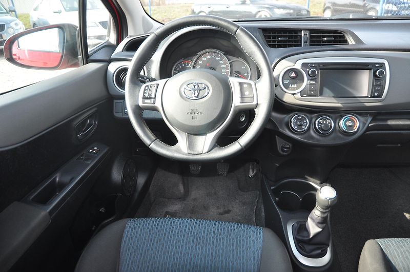 Toyota Yaris 1.33VVT-i 73kW - fotka 5 z 16
