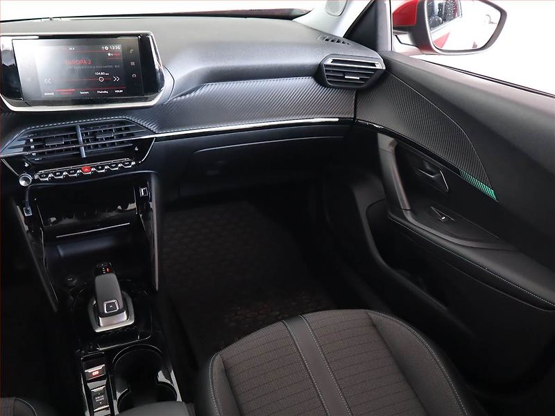 Peugeot 2008 (2021) 1.2 PureTech, Automat - fotka 8 z 24