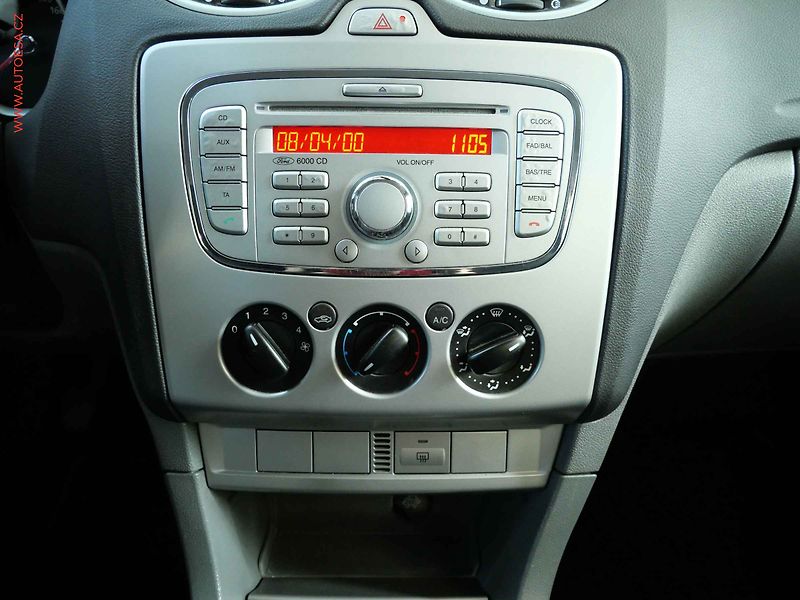 Ford Focus (2008) 1.6i, AC, temp - fotka 13 z 18