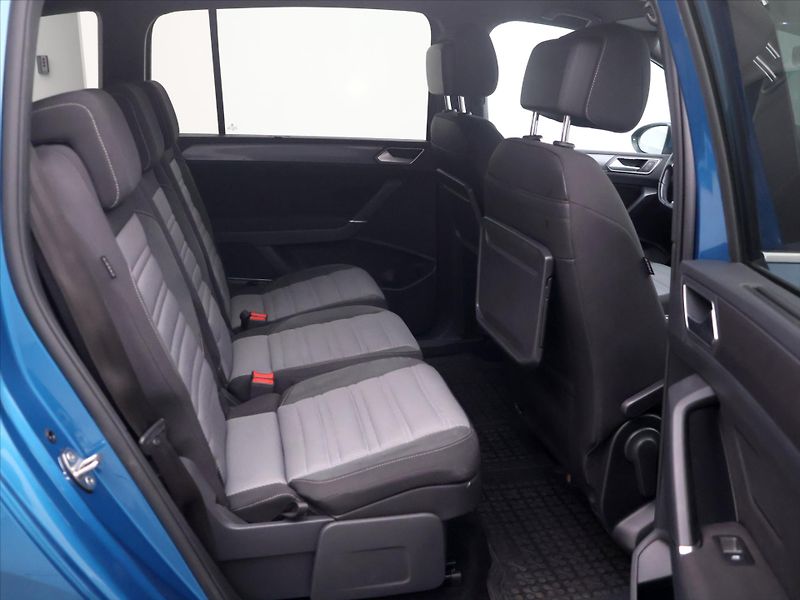 Volkswagen Touran 2,0 TDI 110kW R-Line DSG CZ - fotka 14 z 38