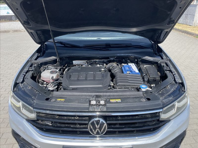 Volkswagen Tiguan 2,0 TDi 110kw DSG R-Line LED R - fotka 29 z 40
