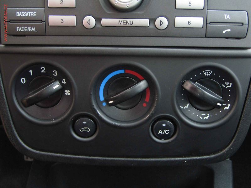 Ford Fiesta (2006) 1.25i, AC - fotka 12 z 14
