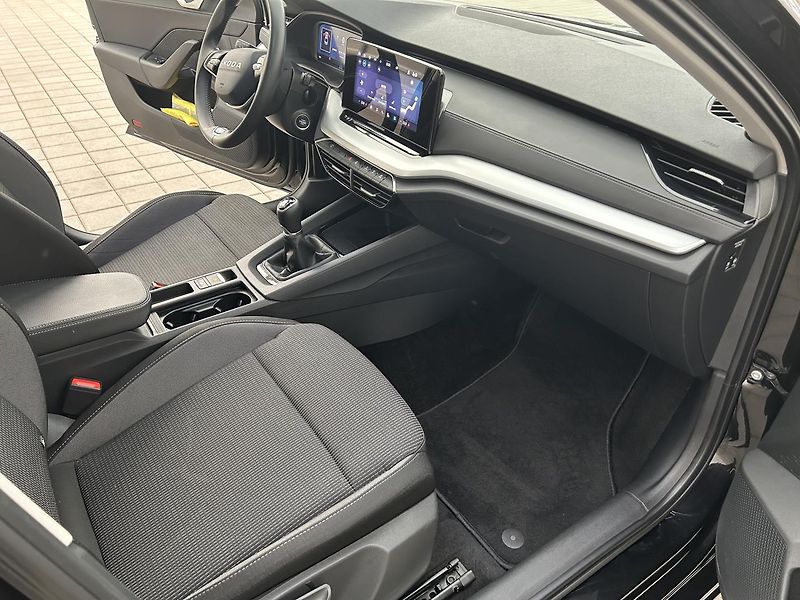 Škoda Octavia 1.5 TSI Selection - fotka 22 z 25