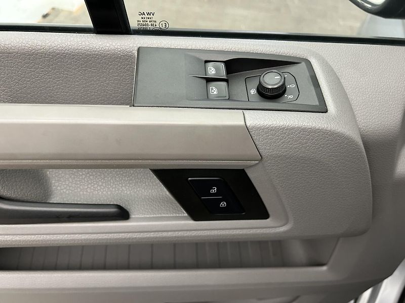 Volkswagen Crafter 2.0 TDI L3 H3 - fotka 17 z 23