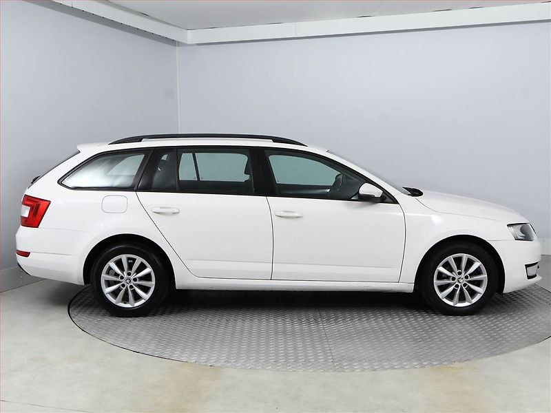 Škoda Octavia (2016) 1.6 TDI, Serv.kniha, Tempomat - fotka 6 z 17