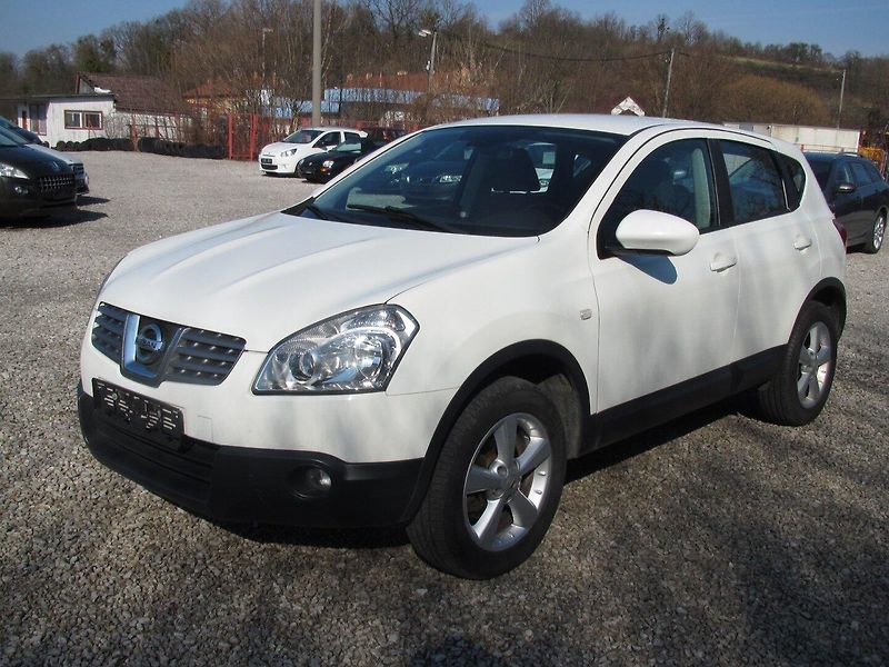 Nissan Qashqai 1.6 - fotka 1 z 16