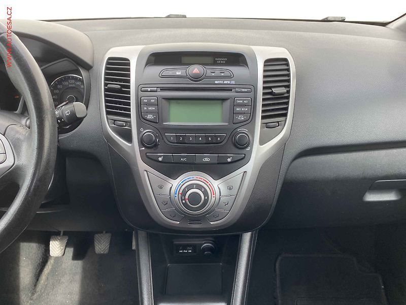 Hyundai ix20 (2013) 1.4i, AC, +kola - fotka 12 z 15