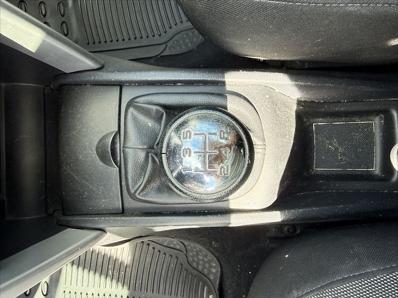 Peugeot 207 1,4 55kW Active - fotka 10 z 15