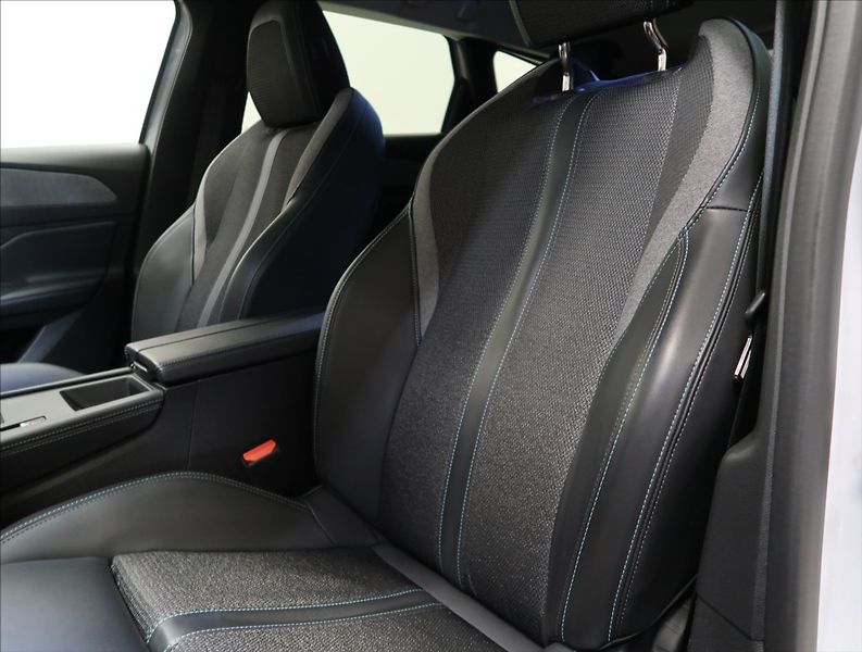Peugeot 308 1,2 PT AT ALLURE NAVI KAMERA - fotka 30 z 37