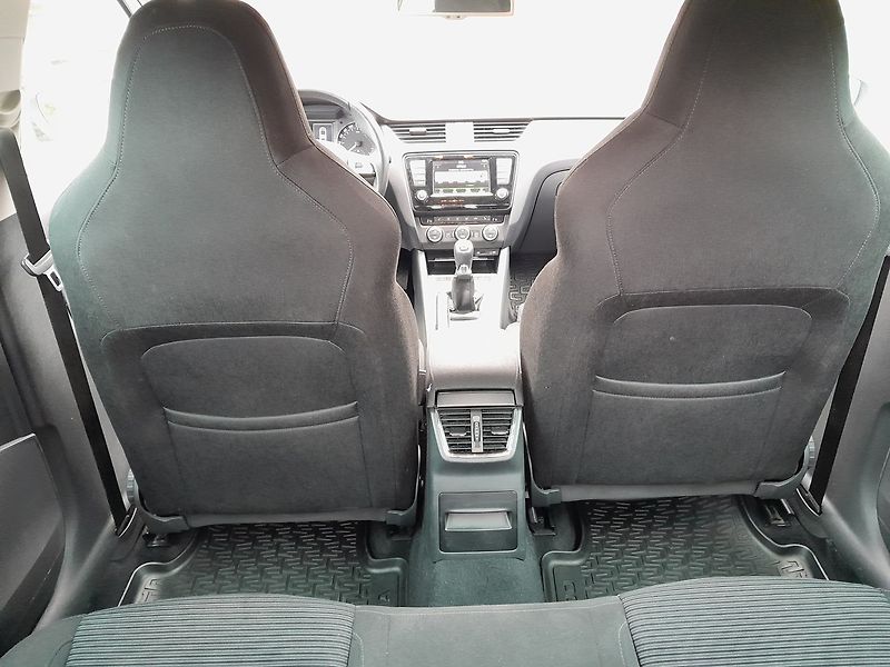 Škoda Octavia 2.0 TDI 4x4 110 kW - fotka 6 z 24