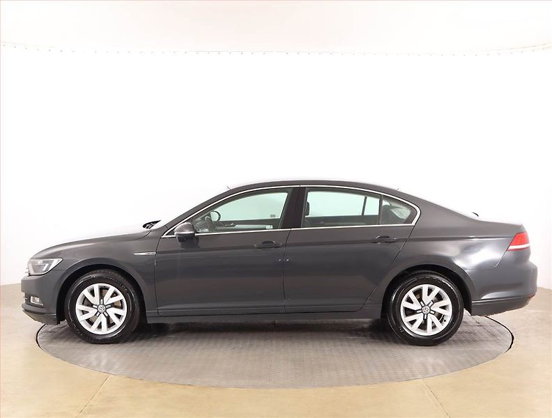Volkswagen Passat (2016) 2.0 TDI, 4X4, Tempomat - fotka 3 z 16