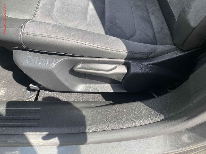 Citroën C4 (2024) 1.2 PT, AT, LED, kamera - fotka 14 z 18