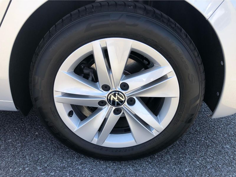 Volkswagen Golf 1.5 TSi LIFE - fotka 14 z 27
