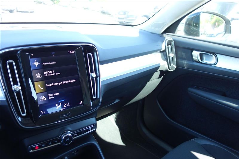 Volvo XC40 2,0 D4, ČR, SERVIS.KN., AWD. - fotka 37 z 39