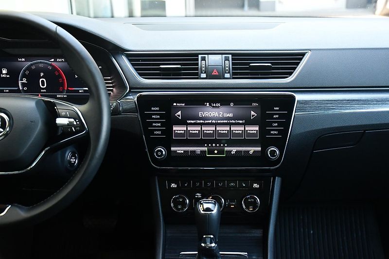 Škoda Superb 2.0TDi 147kW STYLE  NTOP TAŽNÉ - fotka 8 z 45