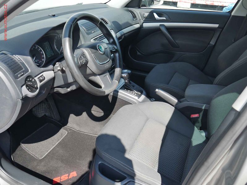 Škoda Octavia (2013) 2.0TDi, DSG, xenon, navi - fotka 9 z 14