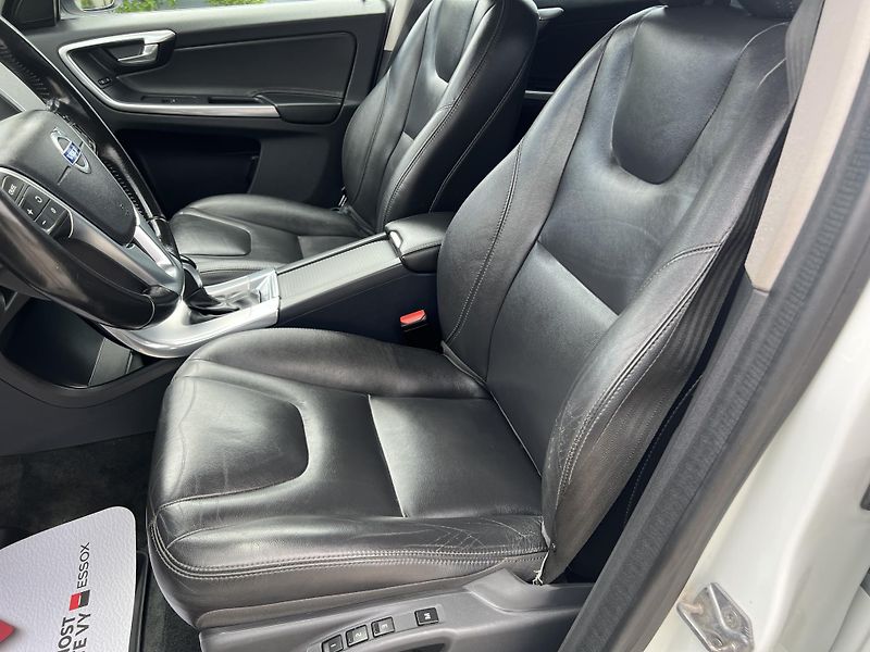 Volvo XC60 2,4 AWD D4 Summum 1.maj.  - fotka 29 z 56