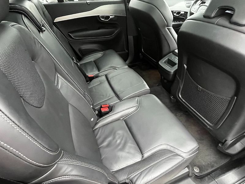 Volvo XC90 Plus Bright B5 AWD 173kW - fotka 24 z 31