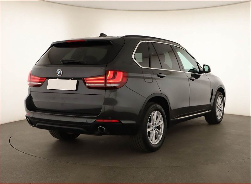 BMW X5 (2014) xDrive25d - fotka 5 z 18