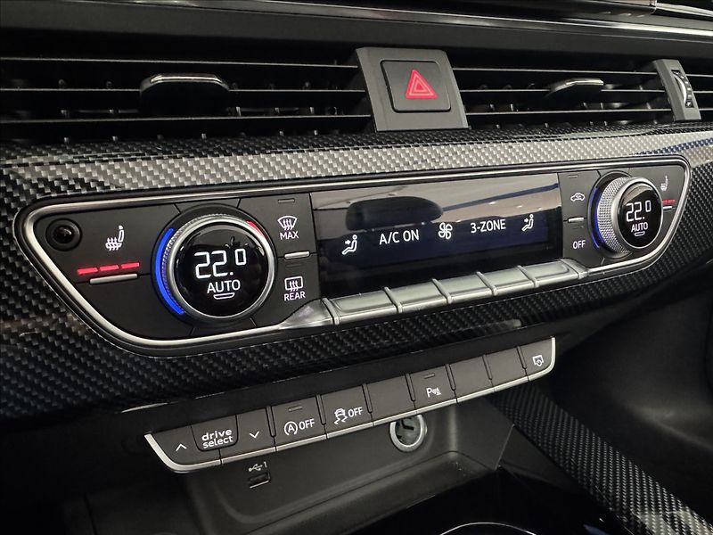 Audi A5 2,0 TDi  S-Line Quattro Matrix - fotka 39 z 47