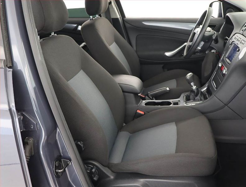 Ford Mondeo (2012) Trend 2.0 TDCi, Serv.kniha - fotka 9 z 19