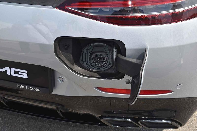 AMG SL je dnes poměrně univerzálním autem