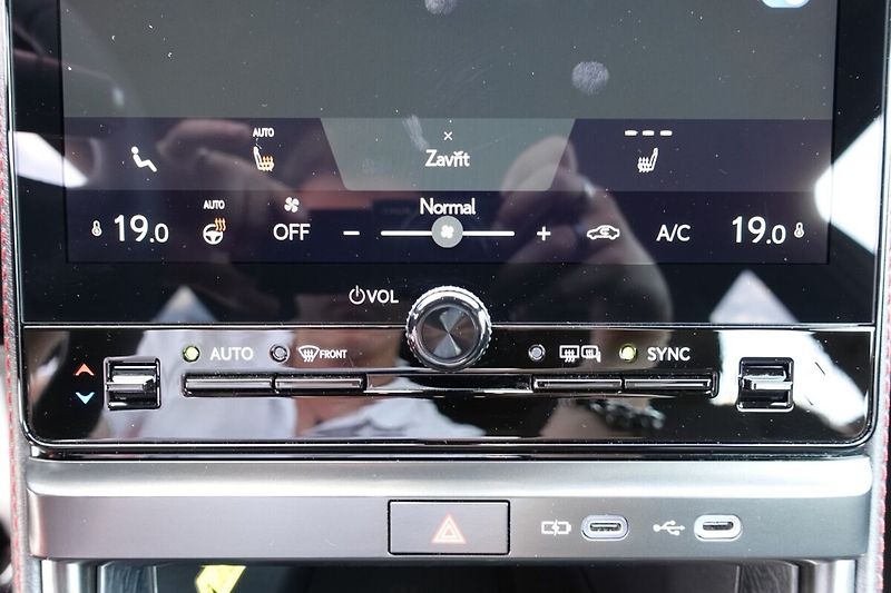 Lexus LBX 1,5 HEV Elegant Tech - fotka 24 z 35