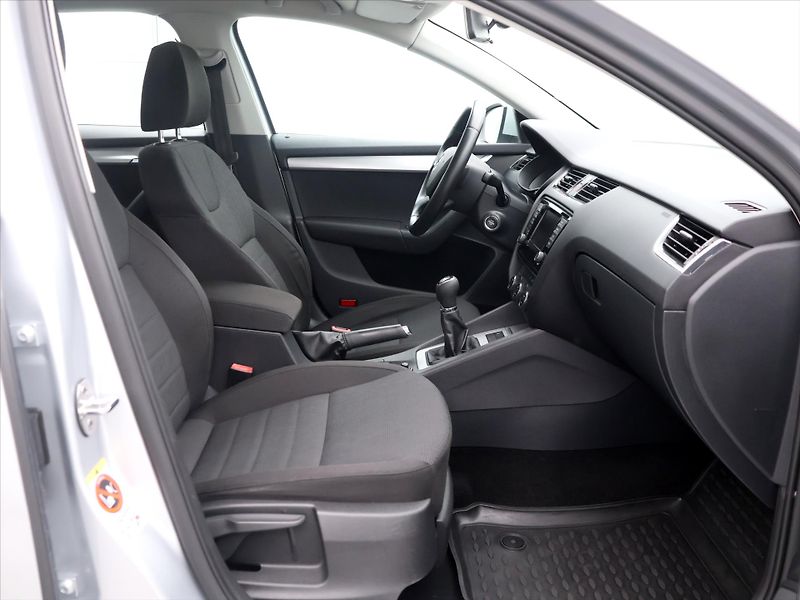 Škoda Octavia 1,6 TDI 77 kW Elegance Aut.kli - fotka 12 z 29