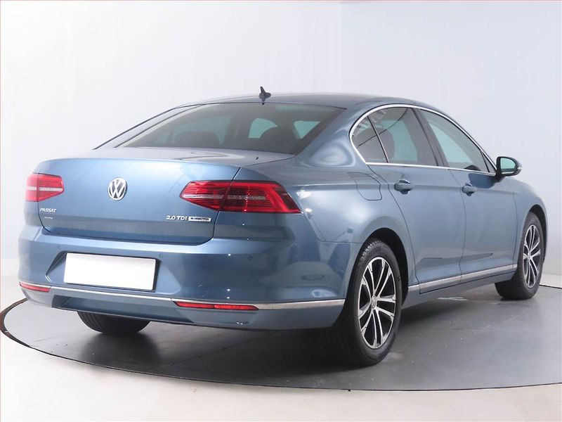 Volkswagen Passat (2015) Highline 2.0 TDI, Kůže, Navi - fotka 5 z 17