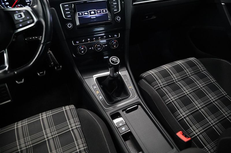 Volkswagen Golf - fotka 25 z 28
